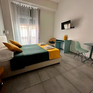 Hi Relais לינה וארוחת בוקר נאפולי
